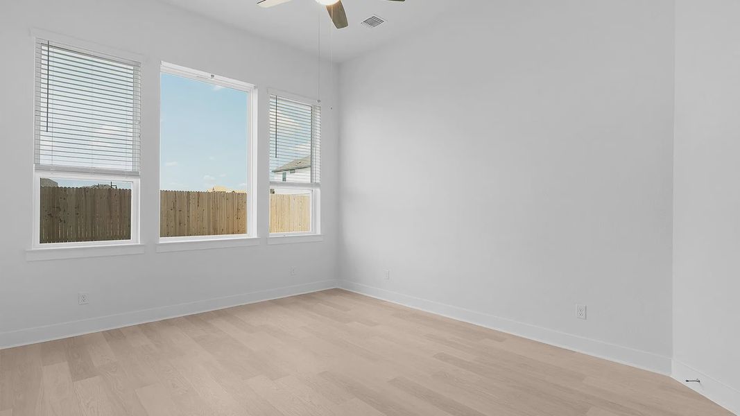 Spacious, unfurnished interior of a new home in Santa Rita Ranch, Liberty Hill (Image 18).