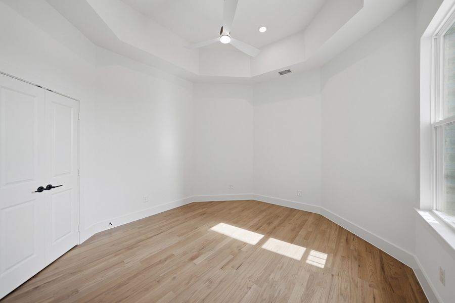 Spacious, unfurnished interior of a new home in Park Place - 80' Lots, Prosper (Image 22). Spacious, unfurnished interior of a new home in Park Place - 80' Lots, Prosper (Image 22).