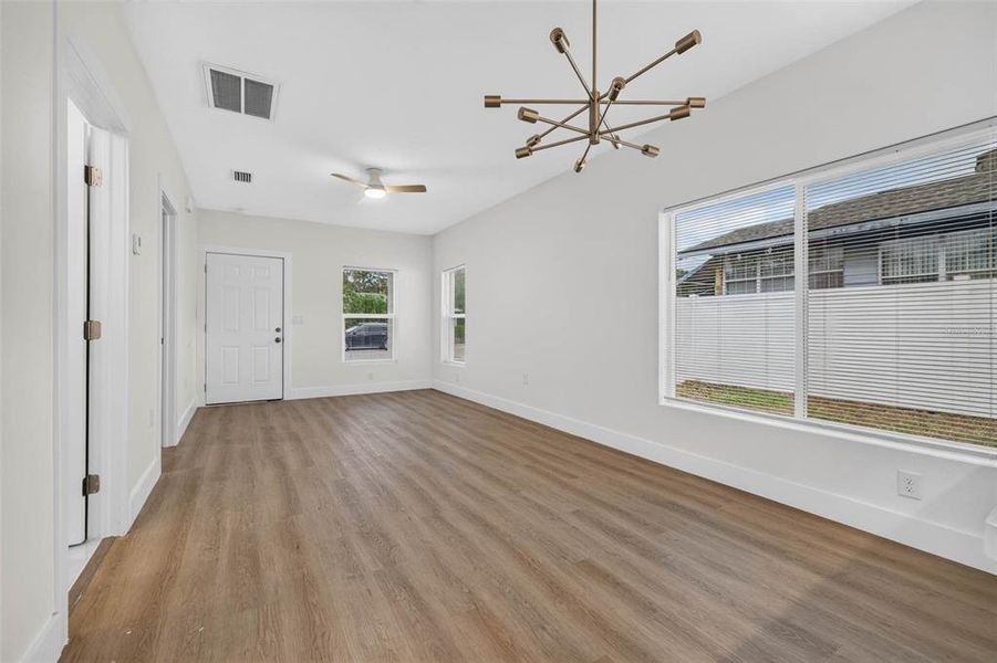 Spacious, unfurnished interior of a new home in , Tampa (Image 12).