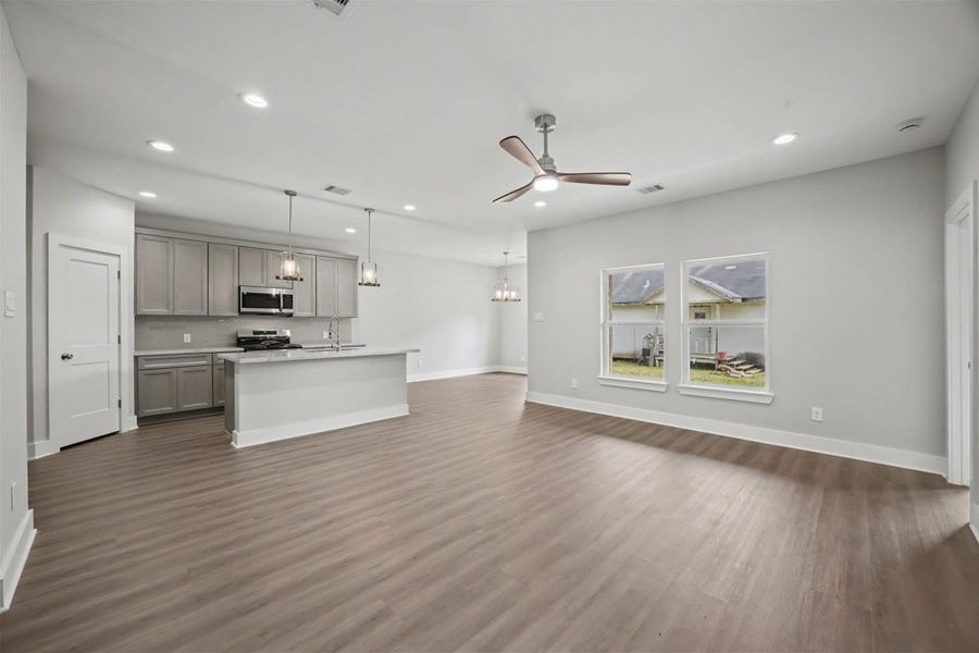 Spacious, unfurnished interior of a new home in , Dickinson (Image 15).
