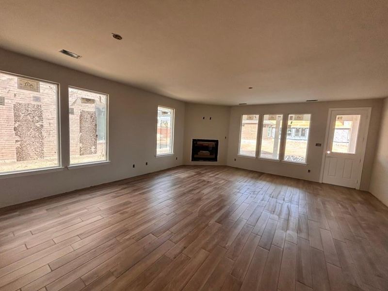 Spacious, unfurnished interior of a new home in Northstar, Fort Worth (Image 5).