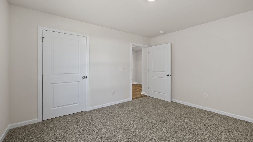 Spacious, unfurnished interior of a new home in Cedar Gap, Fountain Inn (Image 15).