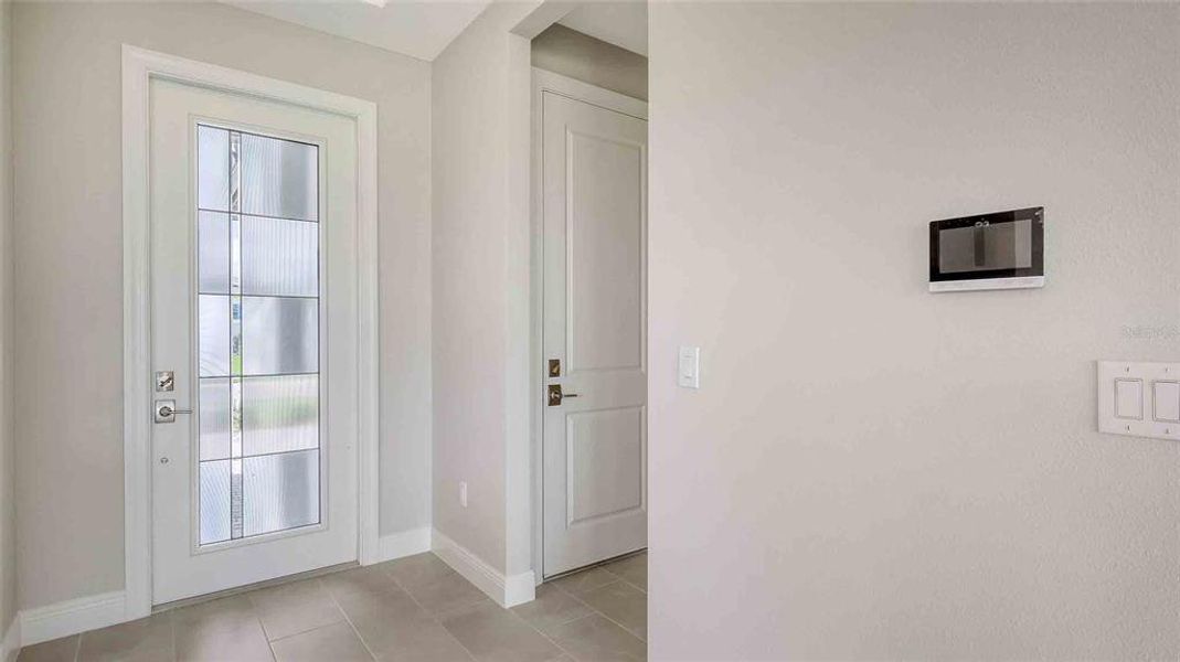 Spacious, unfurnished interior of a new home in Woodland Preserve, Parrish (Image 15).