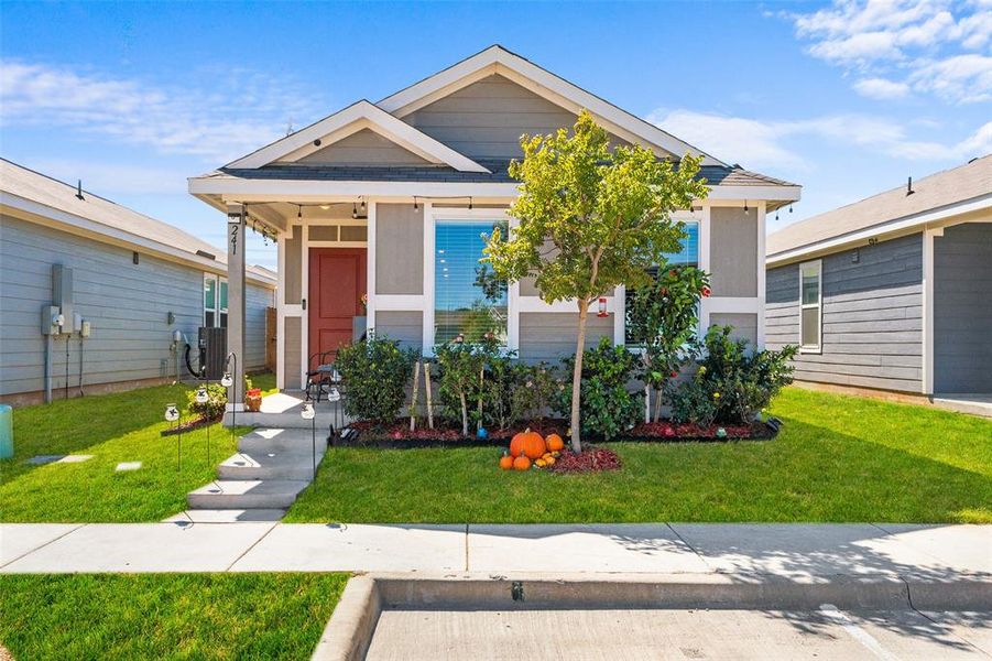 View of front facade with a front yard View of front facade with a front yard