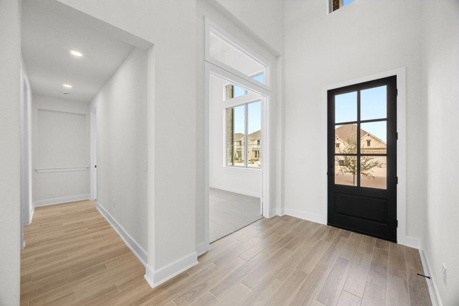 Spacious, unfurnished interior of a new home in Santa Rita Ranch, Liberty Hill (Image 17).