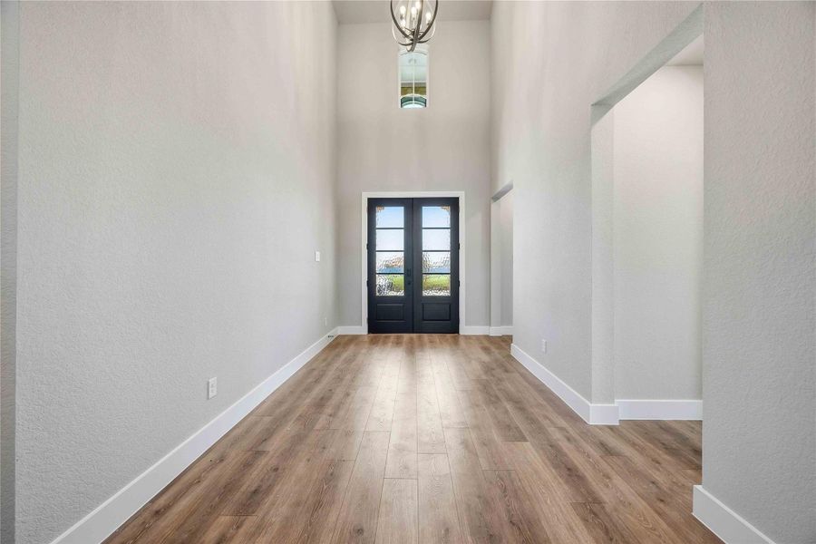 Spacious, unfurnished interior of a new home in Valencia, Manvel (Image 31).