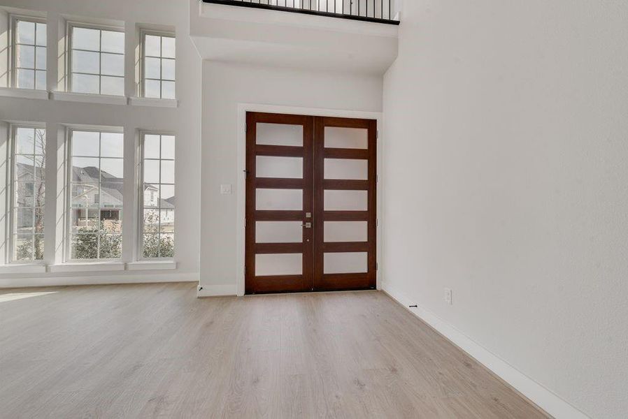 Spacious, unfurnished interior of a new home in Somerset Park, Rockwall (Image 18).