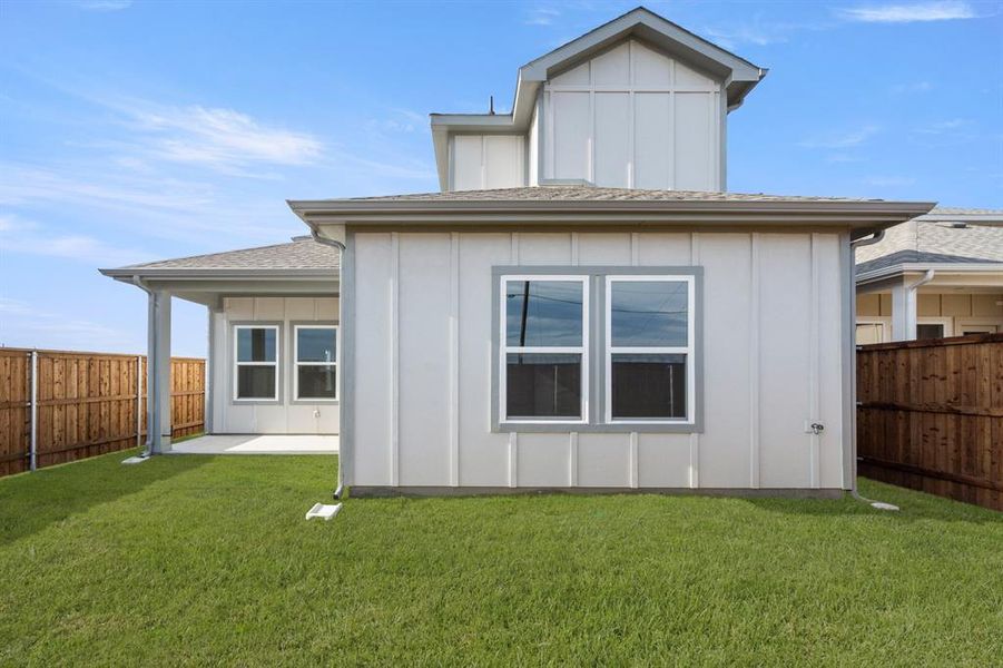 1408 Blackthorne- Back-2