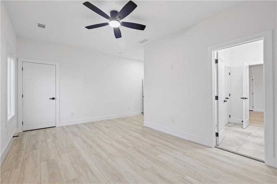 Spacious, unfurnished interior of a new home in , Lawrenceville (Image 36).