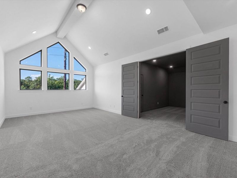 Spacious, unfurnished interior of a new home in Sienna, Missouri City (Image 14).