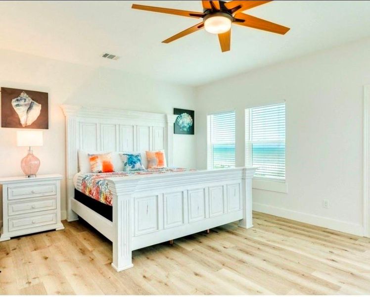King bedroom with deck access, Level C