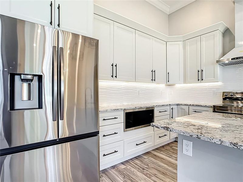 Spacious, unfurnished interior of a new home in , Englewood (Image 15).