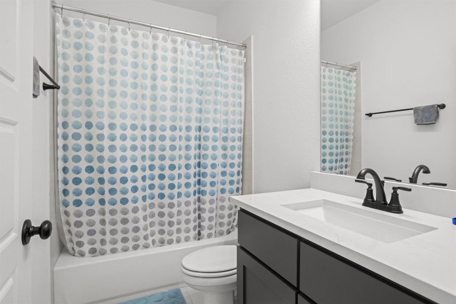 Full secondary bathroom