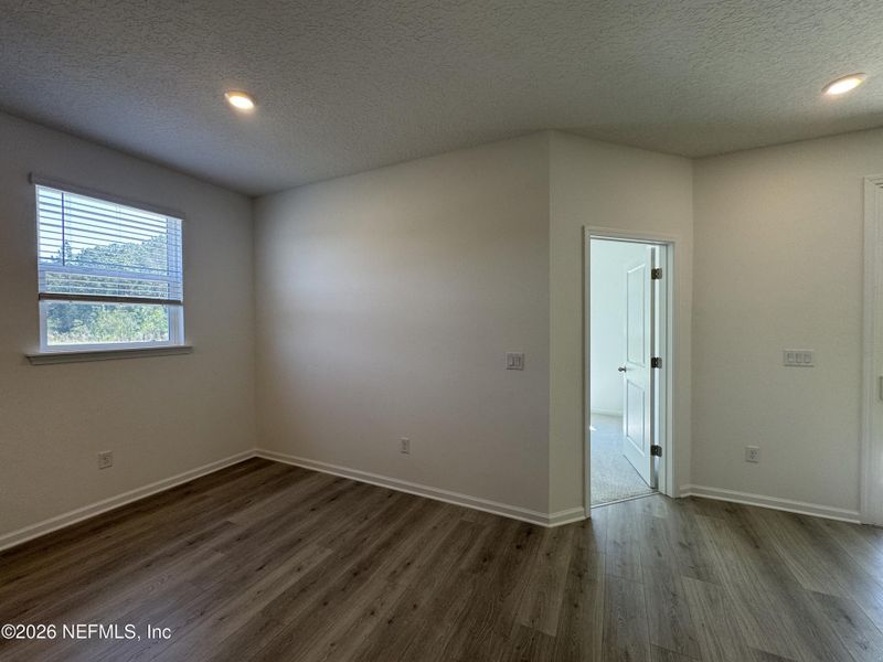 Spacious, unfurnished interior of a new home in Hyland Trail, Green Cove Springs (Image 29).