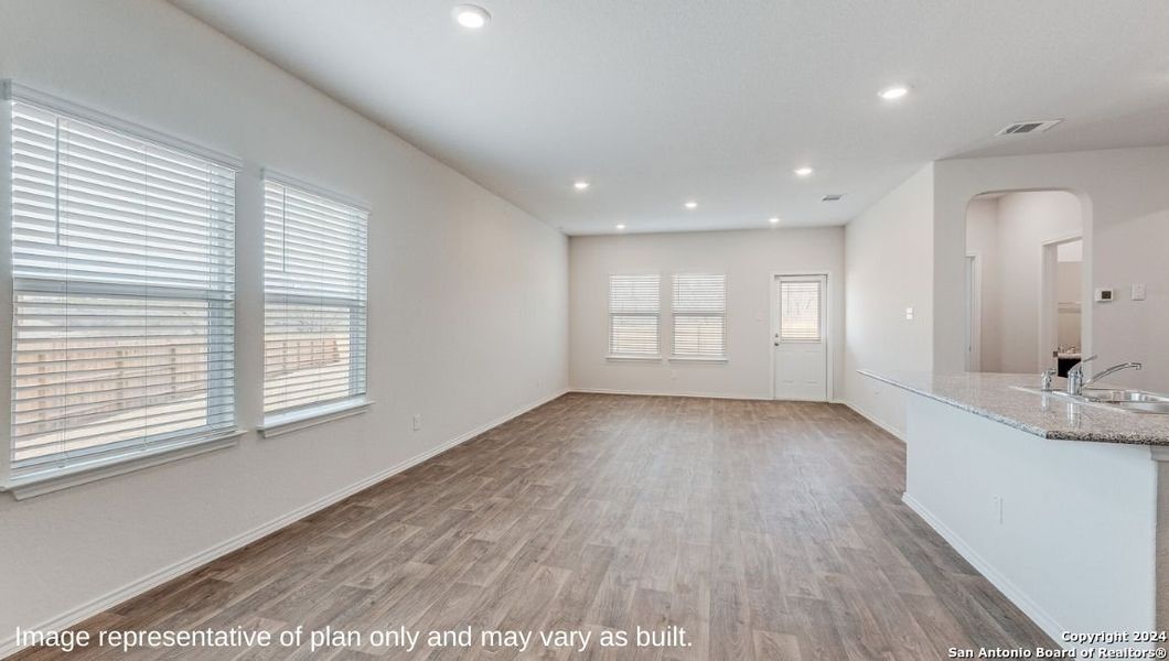 Spacious, unfurnished interior of a new home in , San Antonio (Image 22).