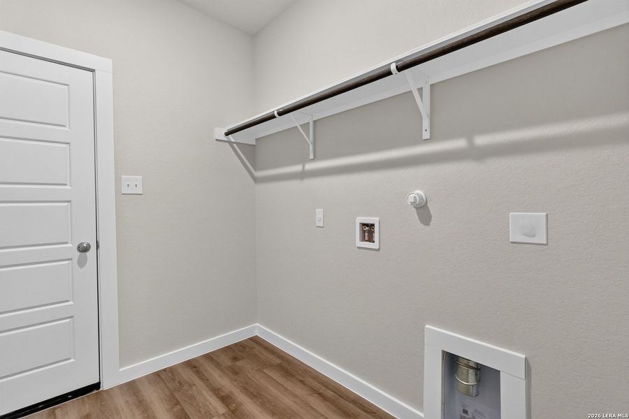 Spacious, unfurnished interior of a new home in Jordan's Ranch, San Antonio (Image 23).