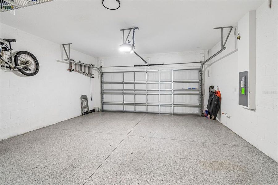 Spacious, unfurnished interior of a new home in , Tampa (Image 22).