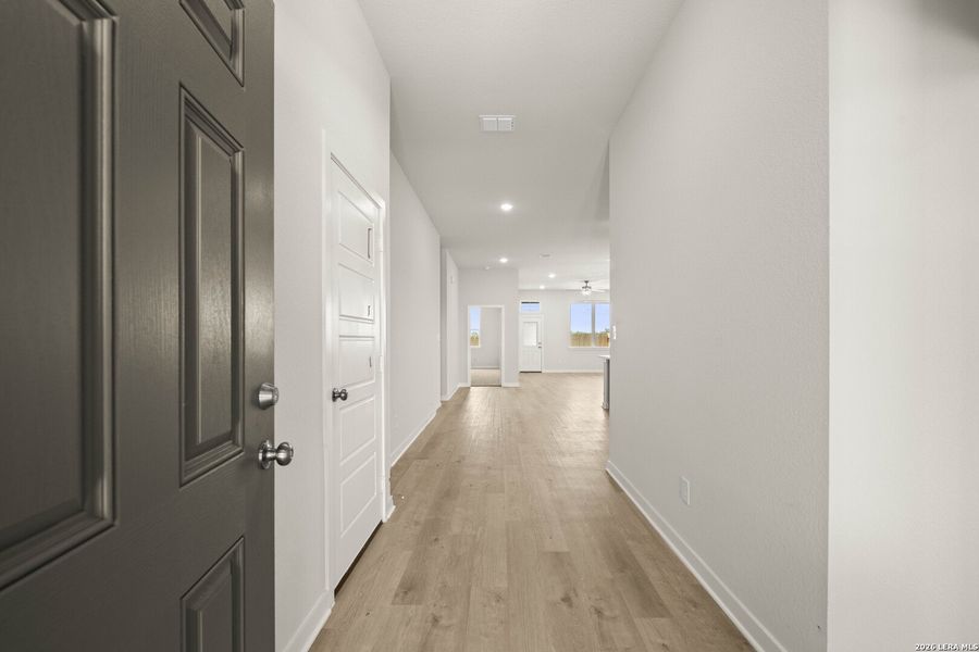 Spacious, unfurnished interior of a new home in Arroyo Ranch, Seguin (Image 10). Spacious, unfurnished interior of a new home in Arroyo Ranch, Seguin (Image 10).