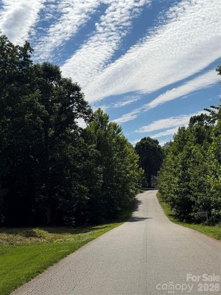 Natural landscape and outdoor views near in Statesville (Image 5). Natural landscape and outdoor views near in Statesville (Image 5).