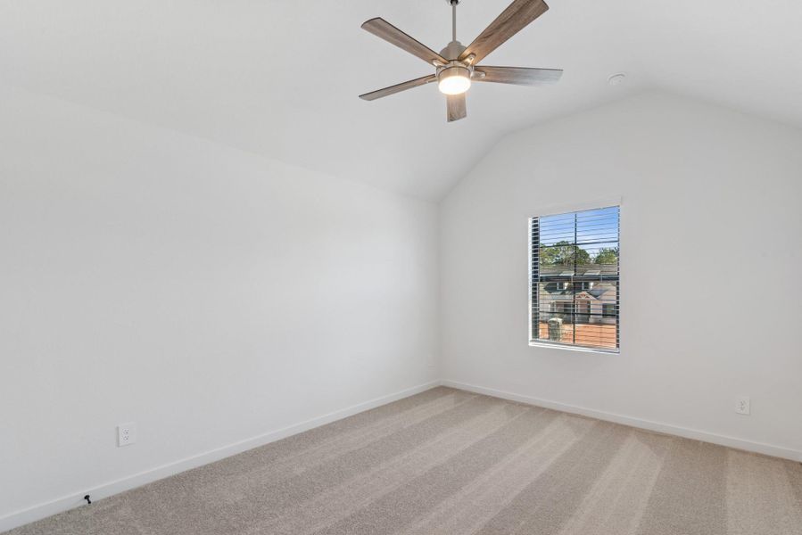 Spacious, unfurnished interior of a new home in Lone Star Landing, Montgomery (Image 28).