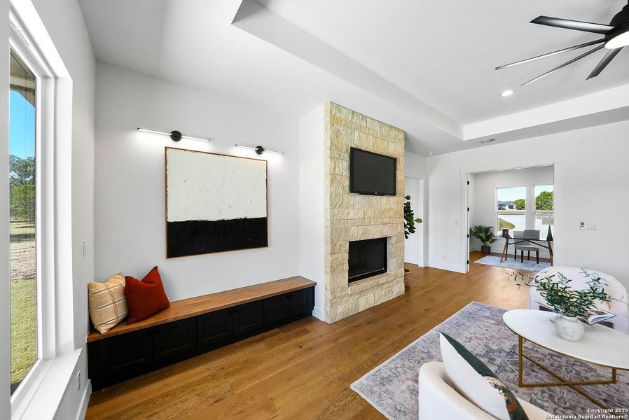 Furnished interior view inside a new home in , Bandera (Image 17).