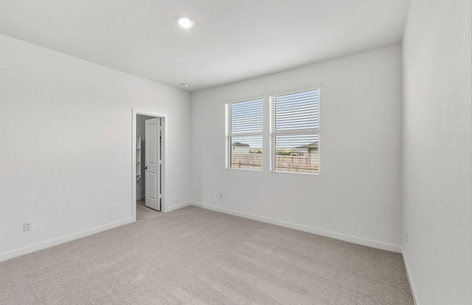 Spacious, unfurnished interior of a new home in Sonterra, Jarrell (Image 13).