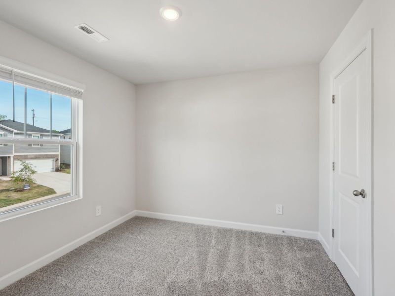 Spacious, unfurnished interior of a new home in Walnut Reserve, Conover (Image 20).
