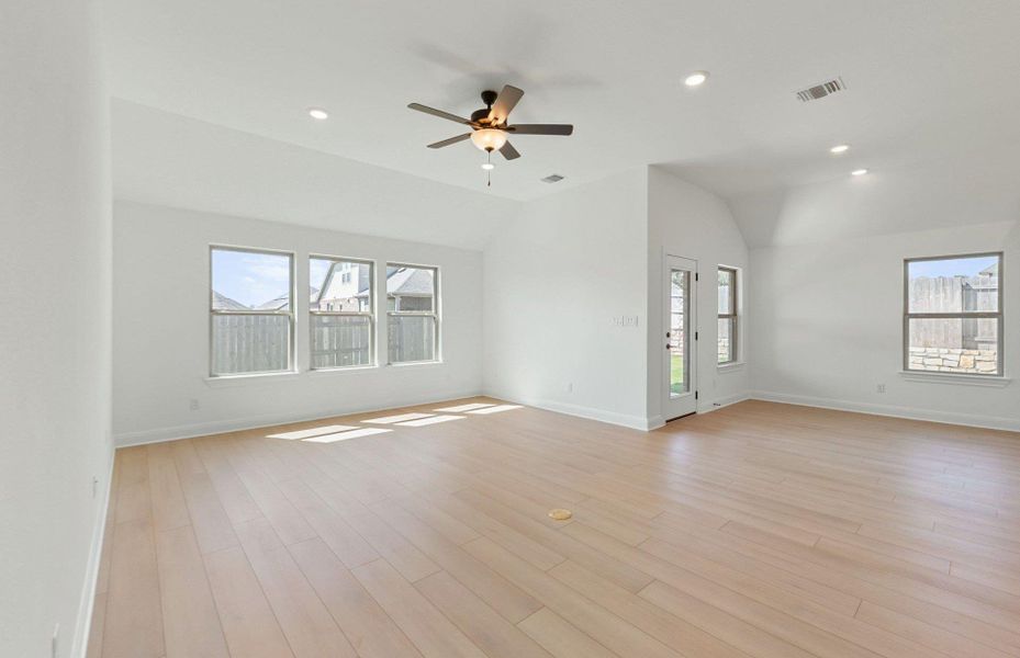 Spacious, unfurnished interior of a new home in Crescent Bluff, Georgetown (Image 19). Spacious, unfurnished interior of a new home in Crescent Bluff, Georgetown (Image 19).