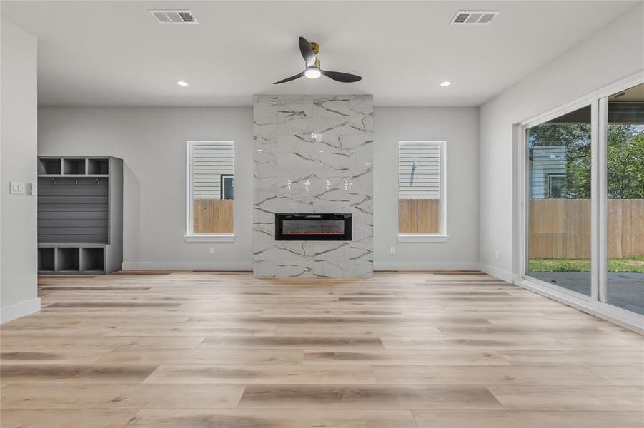 Spacious, unfurnished interior of a new home in , Dallas (Image 17). Spacious, unfurnished interior of a new home in , Dallas (Image 17).