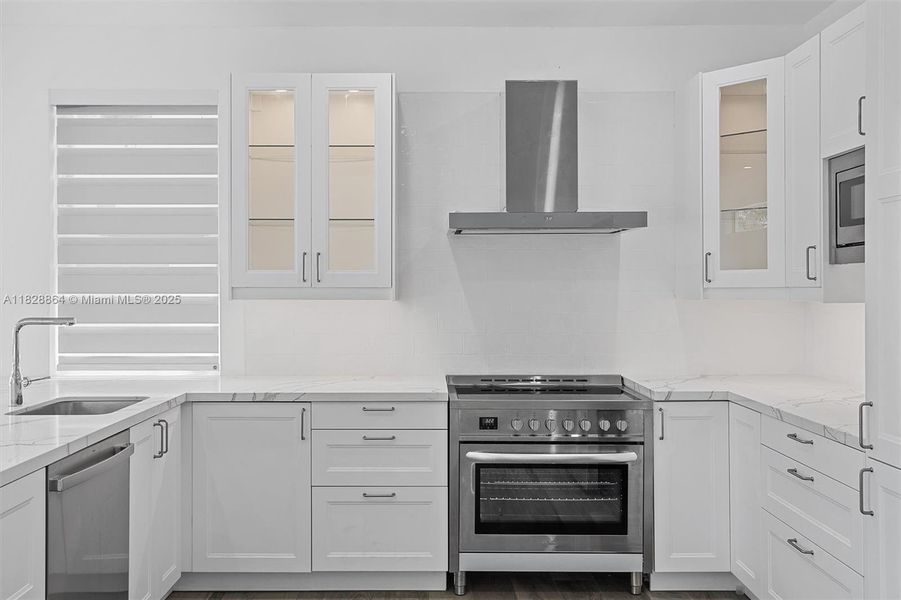 Spacious, unfurnished interior of a new home in , Miami (Image 24).