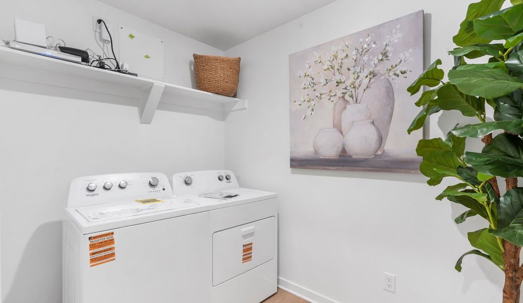 Representative interior finishes for a home built from the Huntsville by D.R. Horton in The Islands, Beech Island (Image 21).