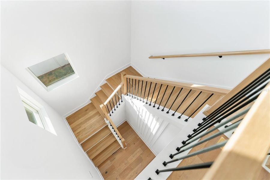 Spacious, unfurnished interior of a new home in , Sarasota (Image 49).