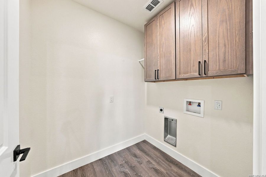 Spacious, unfurnished interior of a new home in , Kerrville (Image 27). Spacious, unfurnished interior of a new home in , Kerrville (Image 27).