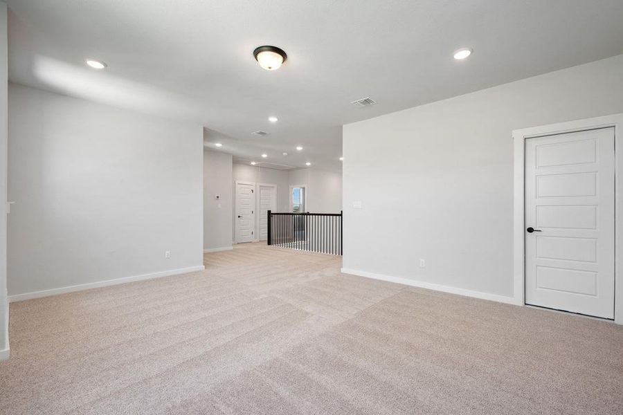 Spacious, unfurnished interior of a new home in Lariat, Liberty Hill (Image 31).