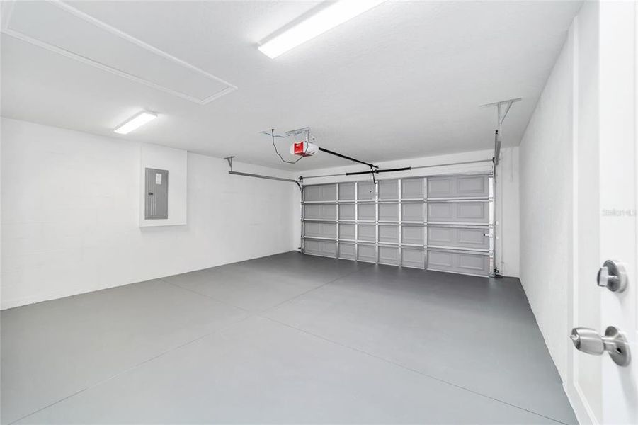 Spacious, unfurnished interior of a new home in , Ocala (Image 9).