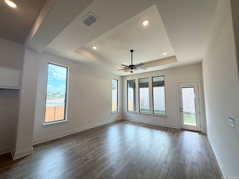 Spacious, unfurnished interior of a new home in Ladera - 50s, San Antonio (Image 11).