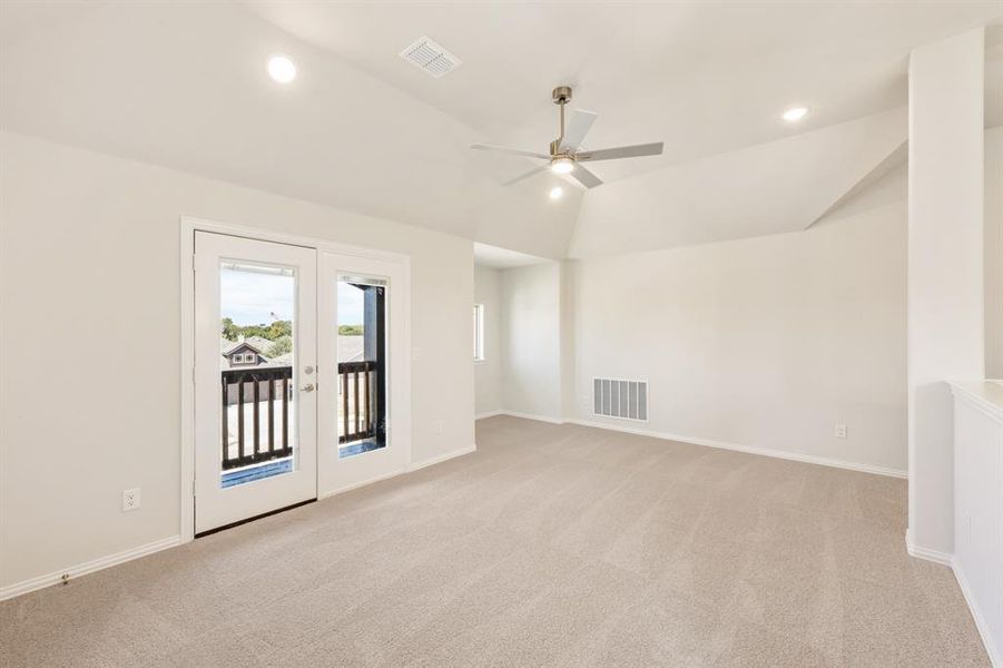 Spacious, unfurnished interior of a new home in Sunset Ridge, Alvarado (Image 21).