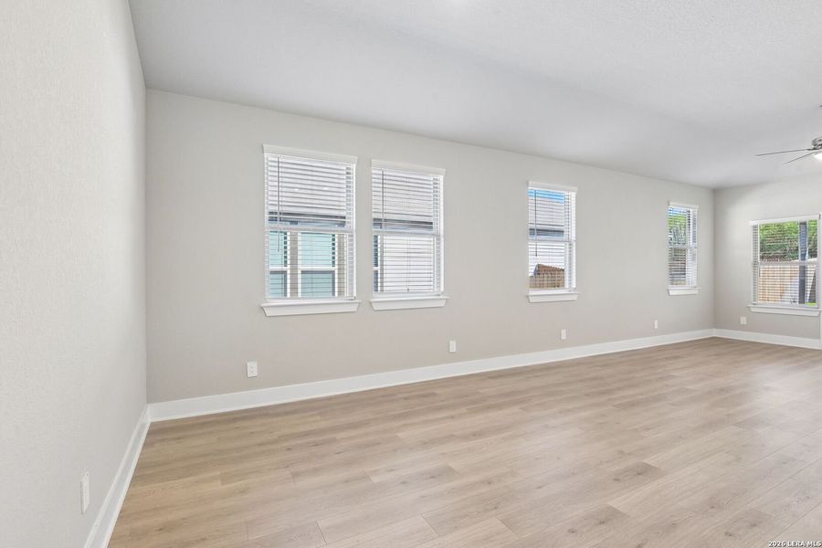 Spacious, unfurnished interior of a new home in Royal Crest, San Antonio (Image 44).