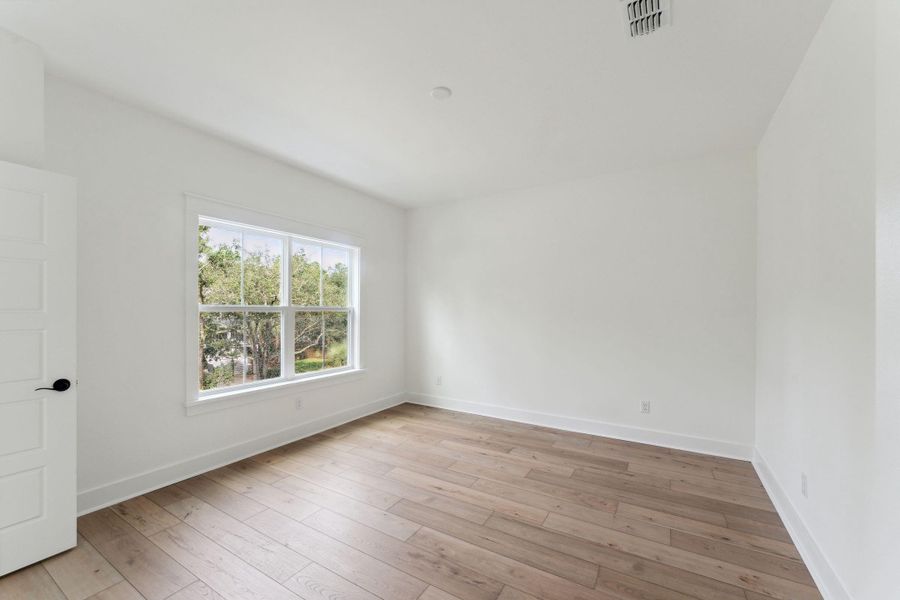 Spacious, unfurnished interior of a new home in Liberty Hill Farm, Mount Pleasant (Image 25).