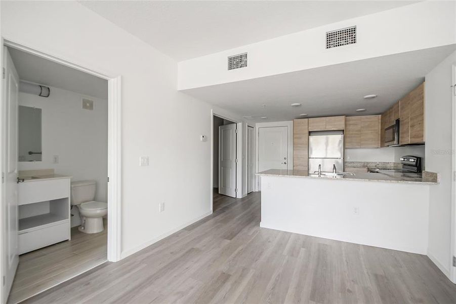 Furnished interior view inside a new home in , Orlando (Image 8).