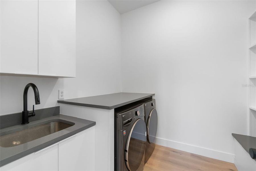 Furnished interior view inside a new home in , Sarasota (Image 46).