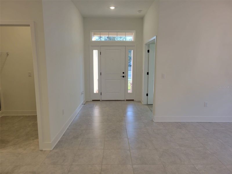 Spacious, unfurnished interior of a new home in Arbor Park, Leesburg (Image 9).
