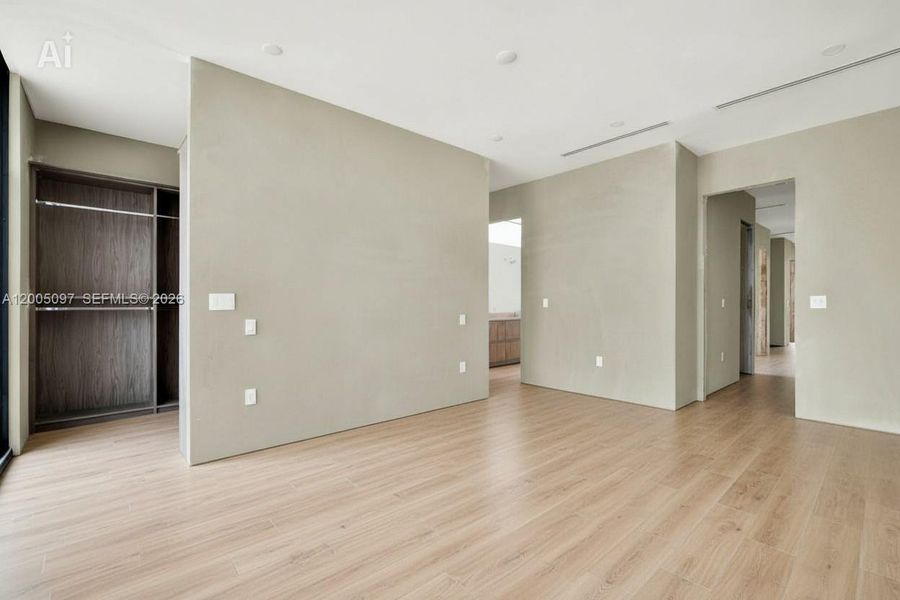 Spacious, unfurnished interior of a new home in , Miami (Image 13).