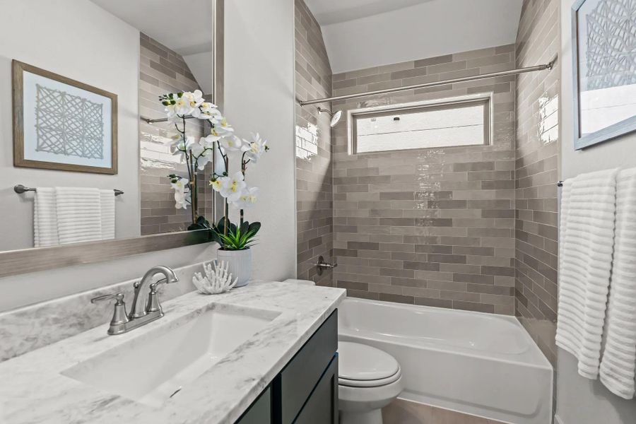 Couper Full Bathroom