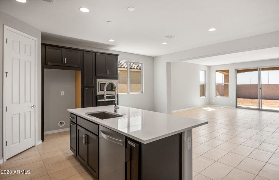 Kitchen/Living Area