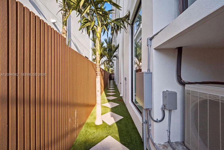 Exterior details and patio area of a home in , Fort Lauderdale (Image 28).