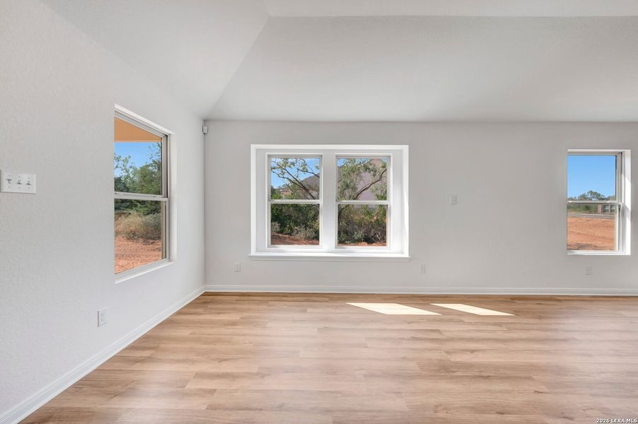 Spacious, unfurnished interior of a new home in Chaparral Ranch, Floresville (Image 26).
