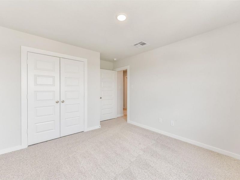 Spacious, unfurnished interior of a new home in River Ranch Meadows, Dayton (Image 32).