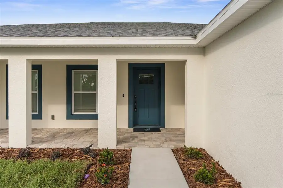 Exterior details and patio area of a home in , Spring Hill (Image 3).