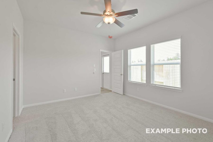 Spacious, unfurnished interior of a new home in Spring Branch Crossing, Conroe (Image 13).